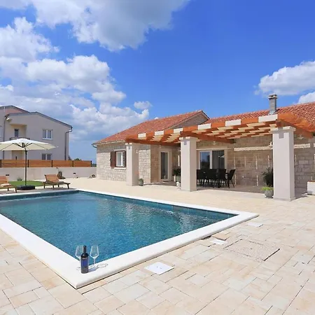 Orkula Villa *