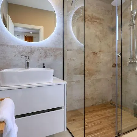 Orkula Βίλα Debeljak