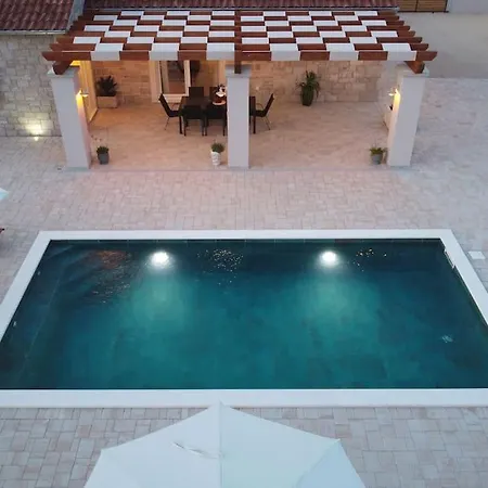 Orkula Villa *