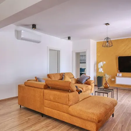 Orkula Βίλα Debeljak