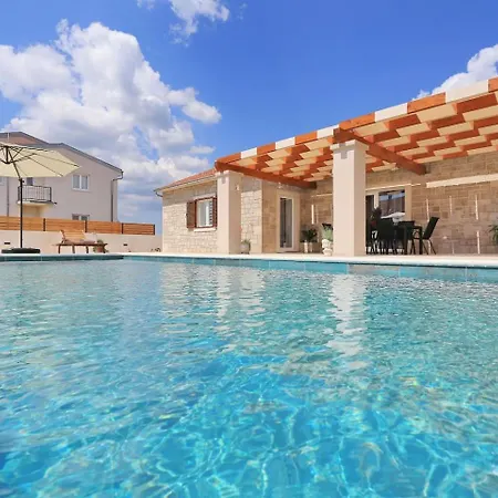 Orkula Villa Debeljak