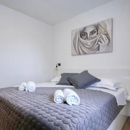Villa Orkula Debeljak