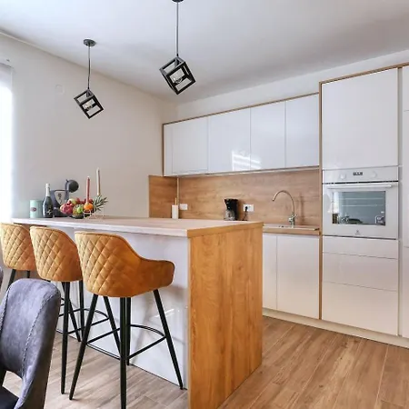 Willa Orkula Debeljak