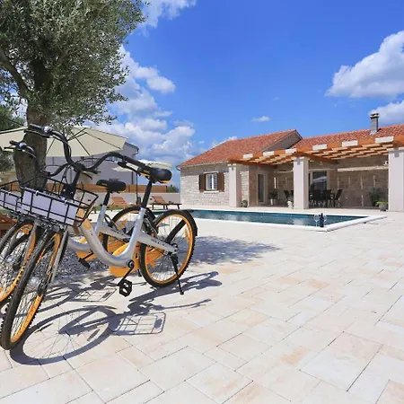 Willa Orkula Debeljak