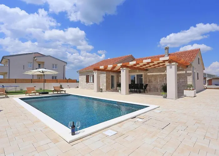Orkula Villa *