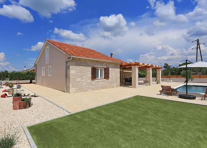 Orkula Villa *