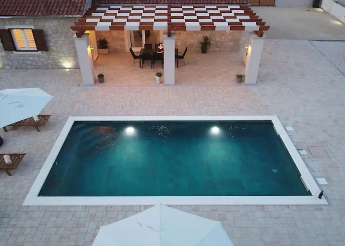 Orkula Villa *