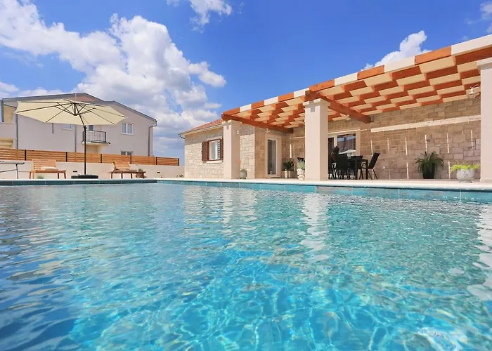 Orkula Villa Debeljak