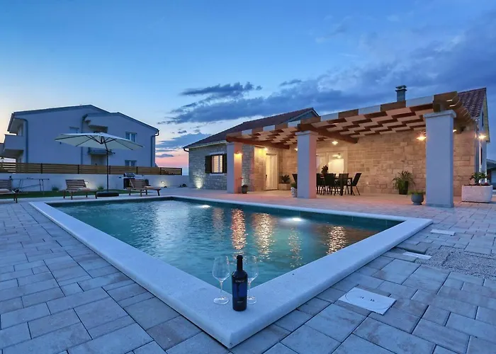 Orkula Villa *
