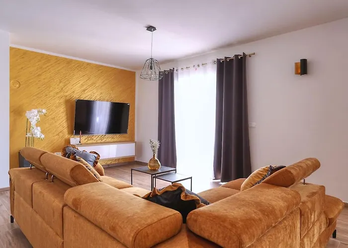 Villa Orkula Debeljak